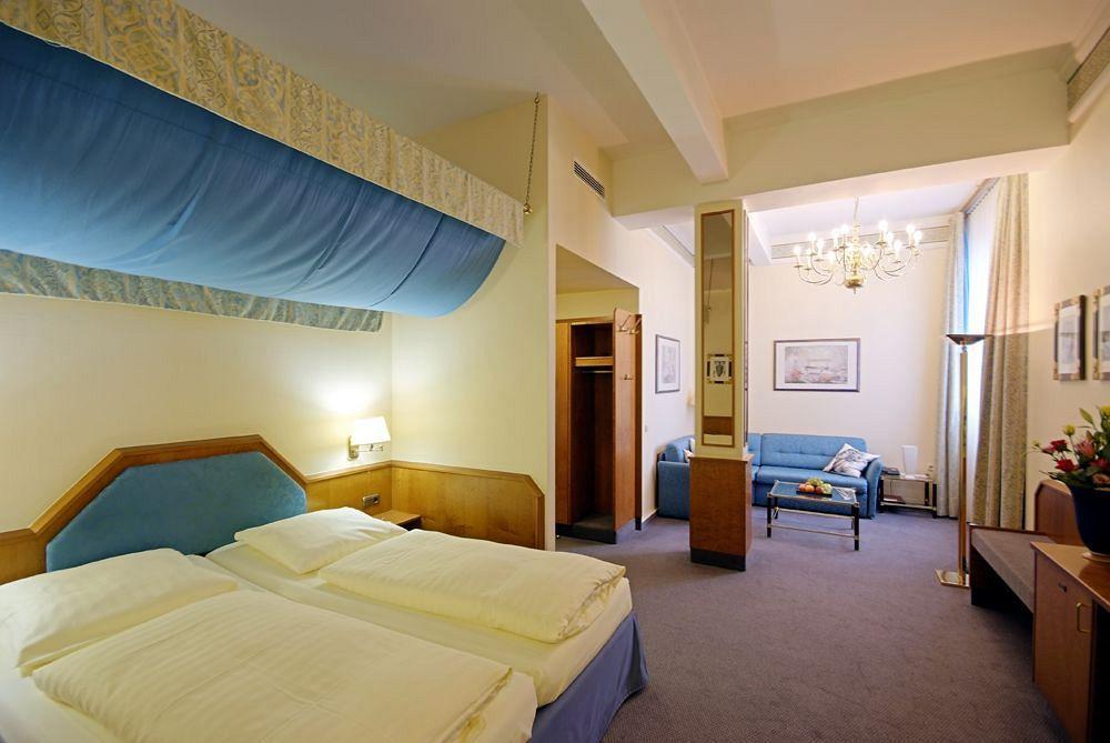Hotel Viktoria Colonia Esterno foto