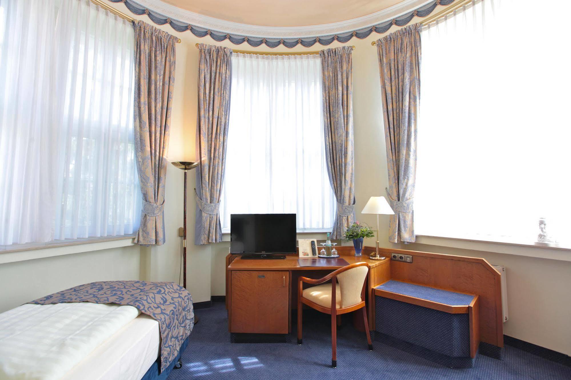 Hotel Viktoria Colonia Esterno foto
